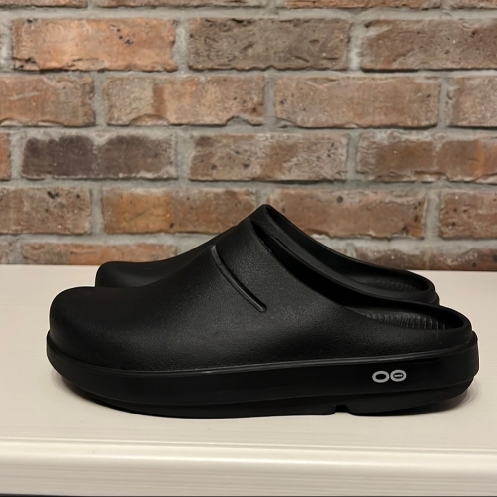 Oofos Black Oocloog Womens Comfort Clogs size 9